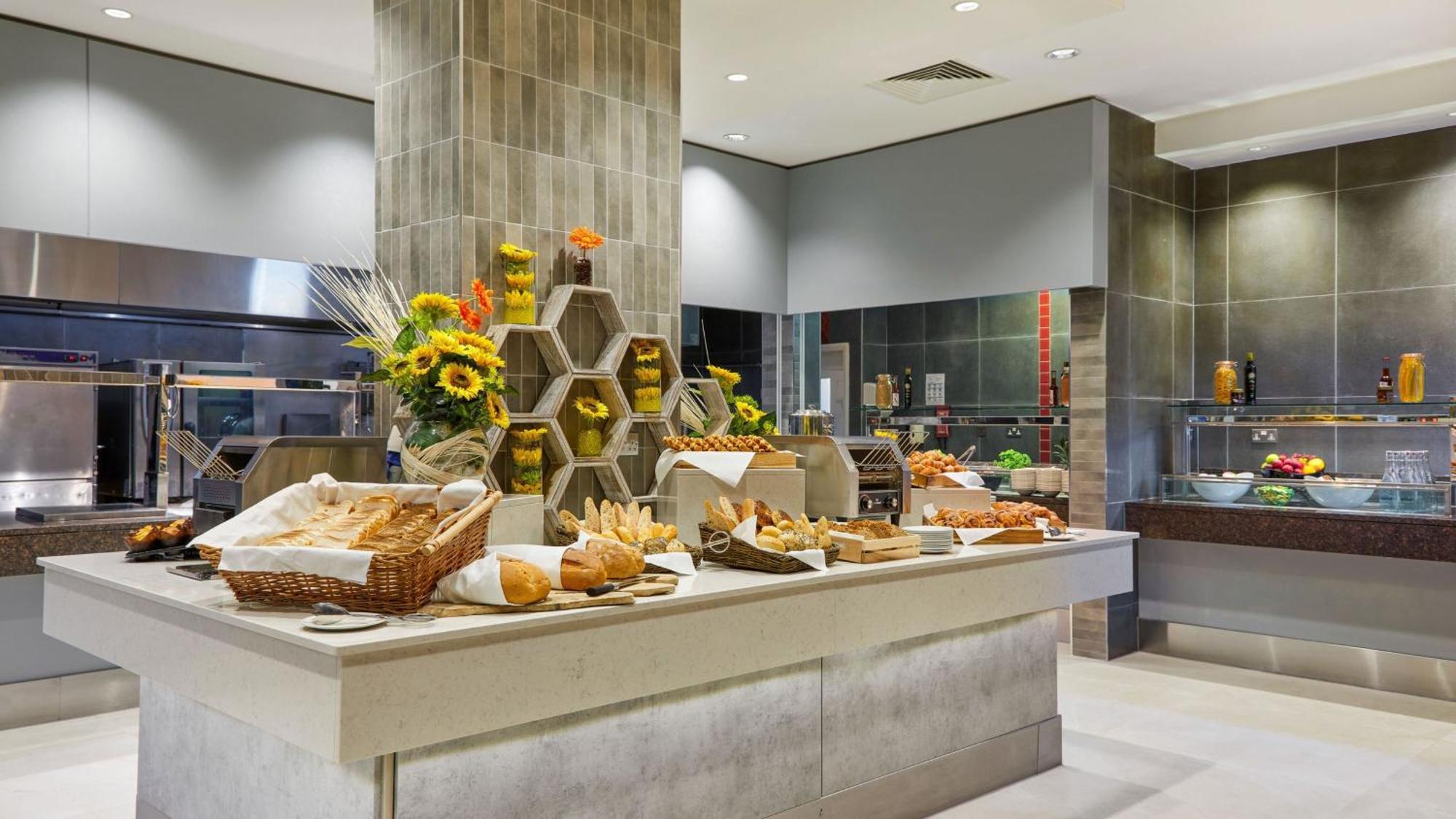 Crowne Plaza Dublin Blanchardstown By Ihg Hotel Exterior foto